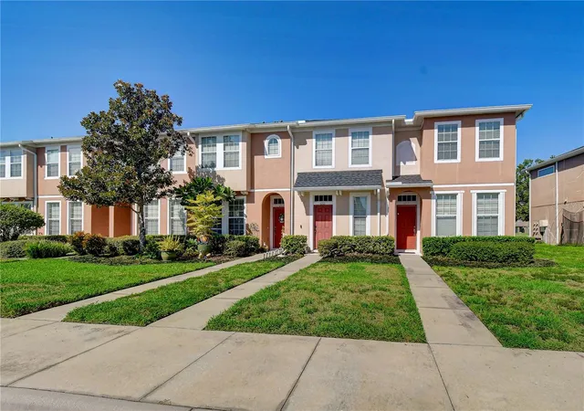 Photo 3 of Townhouse for sale at 6919 Towering Spruce Dr, Riverview, FL 33578 | MLS# TB8527000 | Listing updated on 2026-10-02