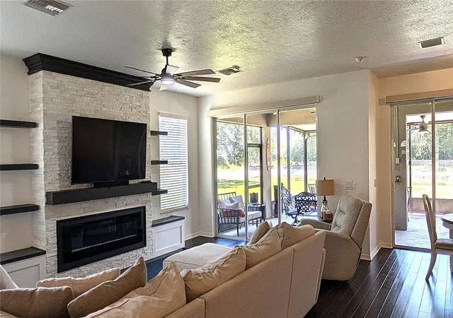 Photo 4 of Single family home for sale at 4023 Huntingdale Ct, Wesley Chapel, FL 33543 | MLS# TB8527006 | Listing updated on 2026-09-17