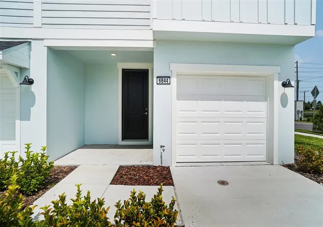 Photo 2 of Townhouse for sale at 6844 Holcombe Dl Dr, Zephyrhills, FL 33541 | MLS# TB8527007 | Listing updated on 2026-09-20