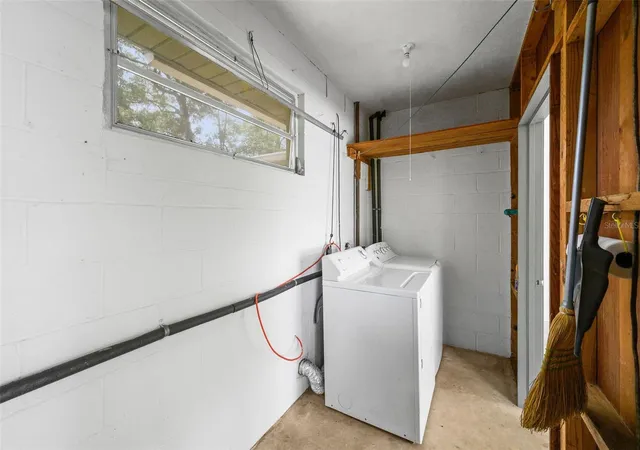 Homes for sale in Gainesville, FL | 3919 Sw 4th Pl, Gainesville, FL 32607 | MLS# GC541784