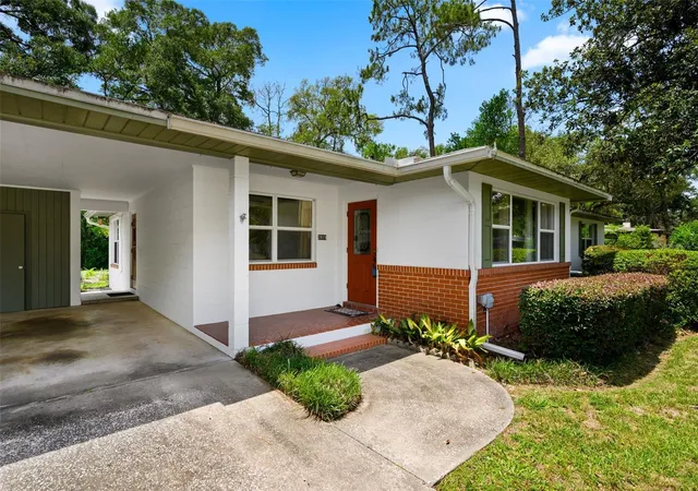 Homes for sale in Gainesville, FL | 3919 Sw 4Th Pl, Gainesville, FL 32607 | MLS# GC541784