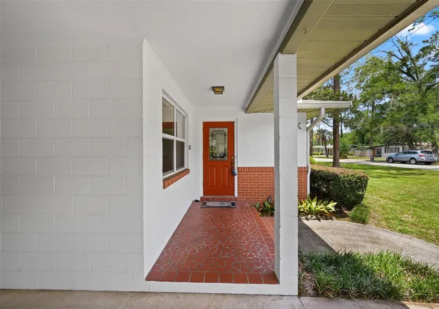 Homes for sale in Gainesville, FL | 3919 Sw 4Th Pl, Gainesville, FL 32607 | MLS# GC541784
