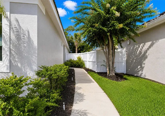 Photo 4 of Single family home for sale at 8644 54th Avenue Cir E, Bradenton, FL 34211 | MLS# A4699382 | Listing updated on 2026-09-20