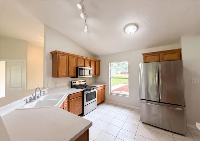 5th image of 314 Dupont Cir, Howey In The Hills, FL 34737 | MLS# O6423300