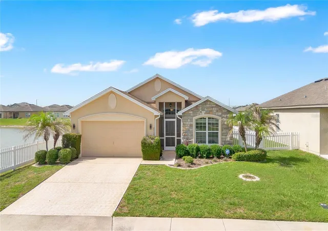 Photo 1 of Single family home for sale at 4919 St James Dr, Winter Haven, FL 33881 | MLS# L4963350 | Listing updated on 2026-08-29