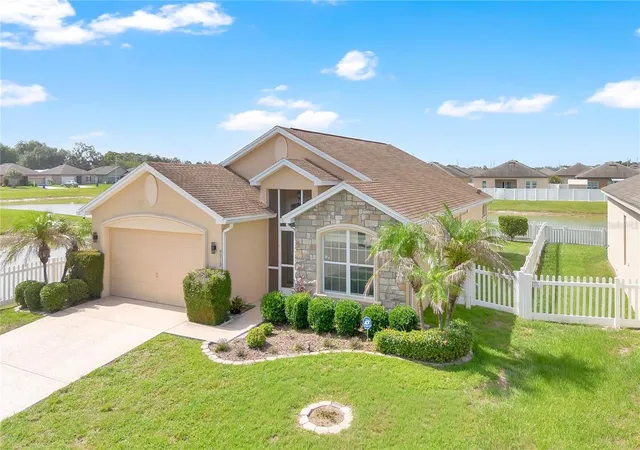 Photo 2 of Single family home for sale at 4919 St James Dr, Winter Haven, FL 33881 | MLS# L4963350 | Listing updated on 2026-08-29