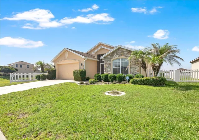 Photo 3 of Single family home for sale at 4919 St James Dr, Winter Haven, FL 33881 | MLS# L4963350 | Listing updated on 2026-08-29