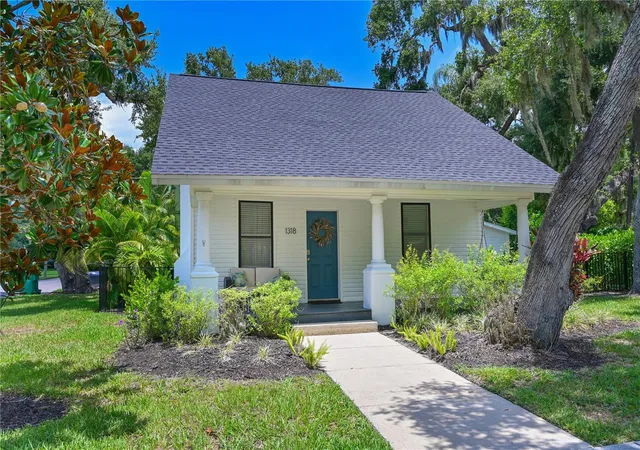 2nd image of 1318 6th St W, Palmetto, FL 34221 | MLS# A4699386