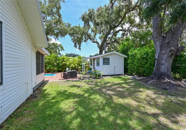 33rd image of 1318 6th St W, Palmetto, FL 34221 | MLS# A4699386