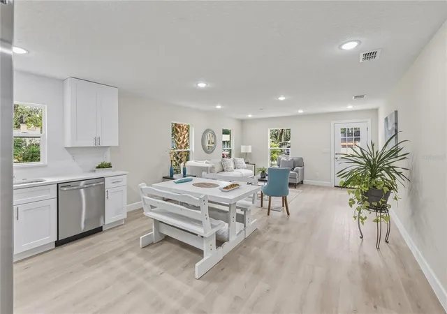 21st image of 520 W Beresford Ave, Deland, FL 32720 | MLS# O6423329