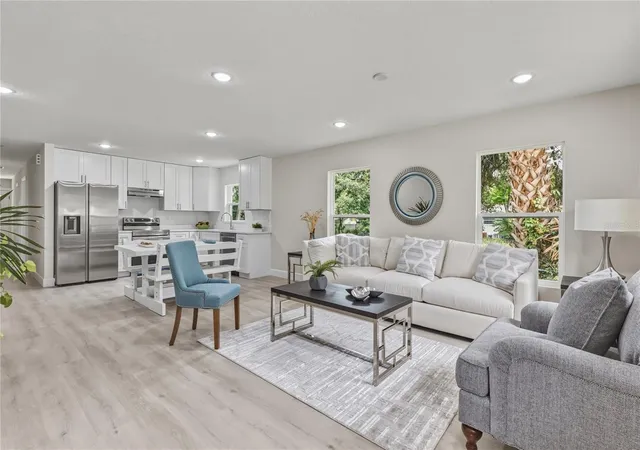 4th image of 520 W Beresford Ave, Deland, FL 32720 | MLS# O6423329
