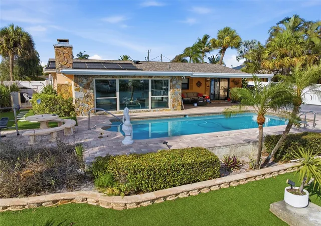 2nd image of 412 Hermosita Dr, St Pete Beach, FL 33706 | MLS# TB8527042