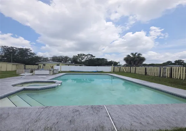 2nd image of 802 Crawford St, Deltona, FL 32725 | MLS# O6423330
