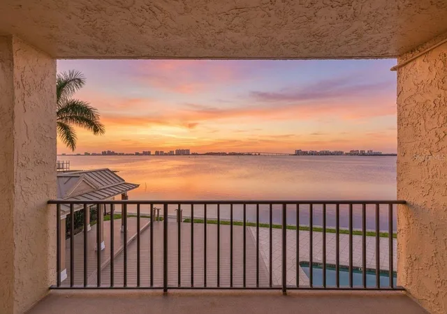 3rd image of 602 Lime Ave, Clearwater, FL 33756