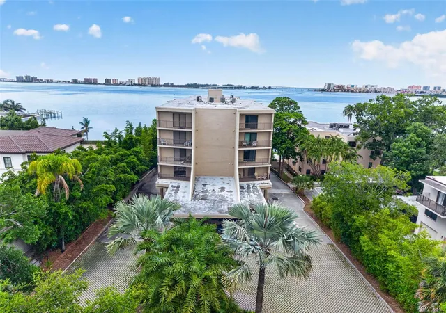 2nd image of 602 Lime Ave, CLEARWATER, FL 33756