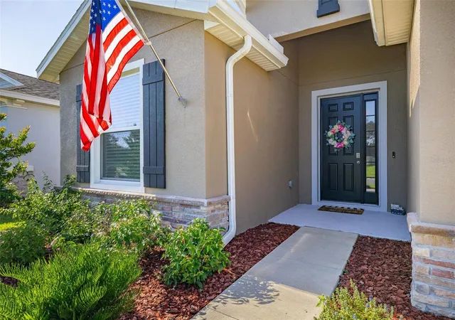 Photo 3 of Single family home for sale at 3512 Crooked River Dr, Plant City, FL 33565 | MLS# S5153285 | Listing updated on 2026-10-02