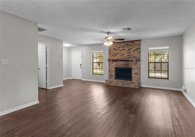 Photo 3 of Single family home for sale at 2417 Roslyn Ln, Lakeland, FL 33812 | MLS# TB8527060 | Listing updated on 2026-10-02