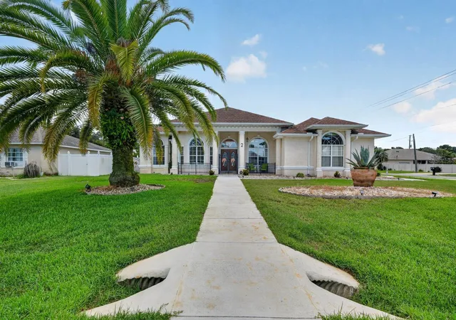 Photo 4 of Single family home for sale at 2 Forge Ln, Palm Coast, FL 32137 | MLS# FC319820 | Listing updated on 2026-09-03