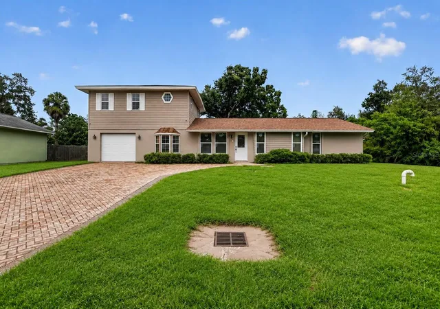 Photo 3 of Single family home for sale at 5408 Evora Ave, Sarasota, FL 34235 | MLS# A4699401 | Listing updated on 2026-08-08