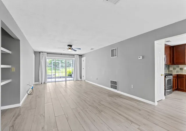 Photo 3 of Condo for sale at 4102 Clubside Dr, Longwood, FL 32779 | MLS# O6423379 | Listing updated on 2026-10-08