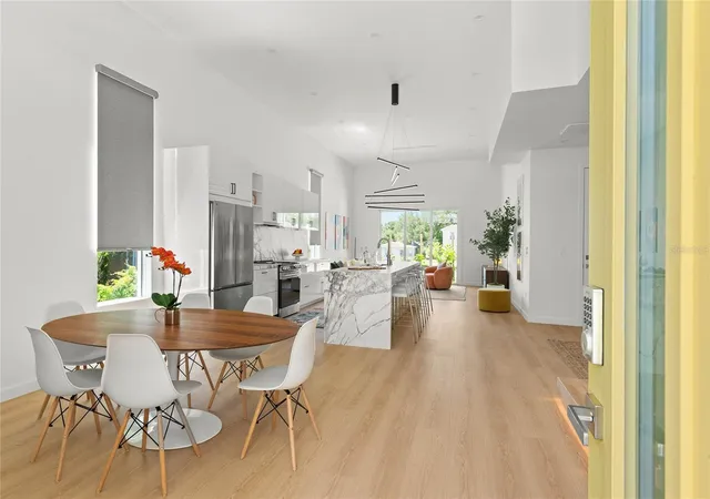 3rd image of 718 14th Avenue S, Saint Petersburg, FL 33701 | MLS# TB8527101