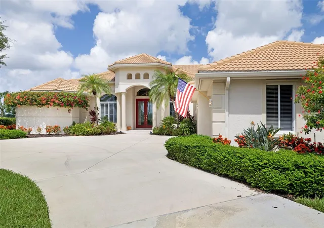 Photo 2 of Single family home for sale at 2528 Tom Morris Dr, Sarasota, FL 34240 | MLS# A4699406 | Listing updated on 2026-09-01
