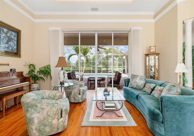 Photo 4 of Single family home for sale at 2528 Tom Morris Dr, Sarasota, FL 34240 | MLS# A4699406 | Listing updated on 2026-09-01