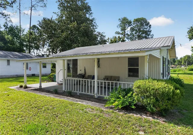 1st image of 148 Lake Shore Ter, Interlachen, FL 32148 | MLS# GC541792