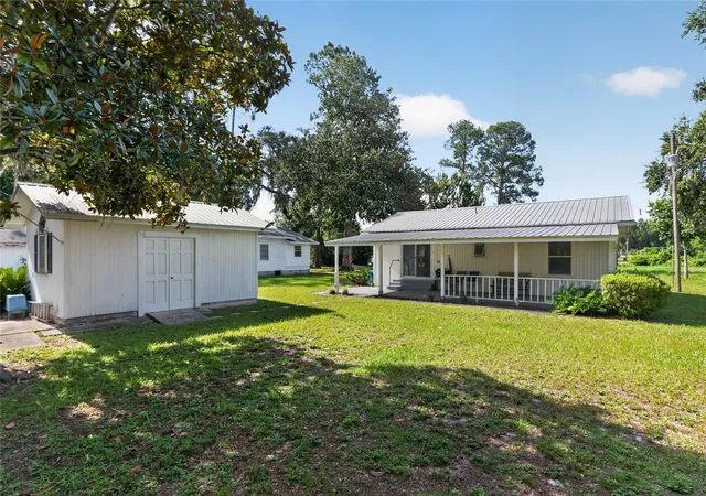 4th image of 148 Lake Shore Ter, Interlachen, FL 32148 | MLS# GC541792