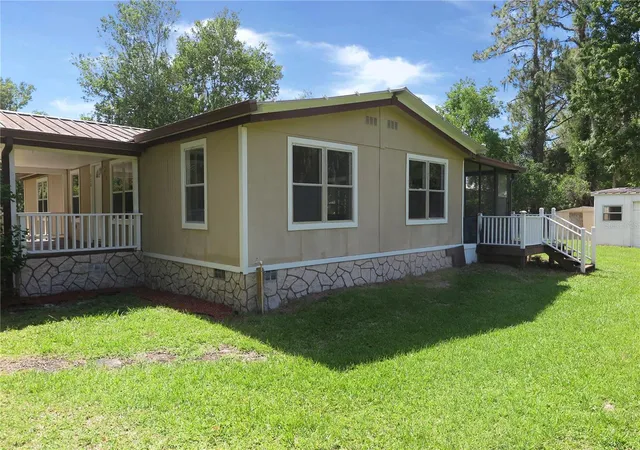 Homes for sale in Satsuma, FL | 108 Pineshore Dr, Satsuma, FL 32189 | MLS# GC541793