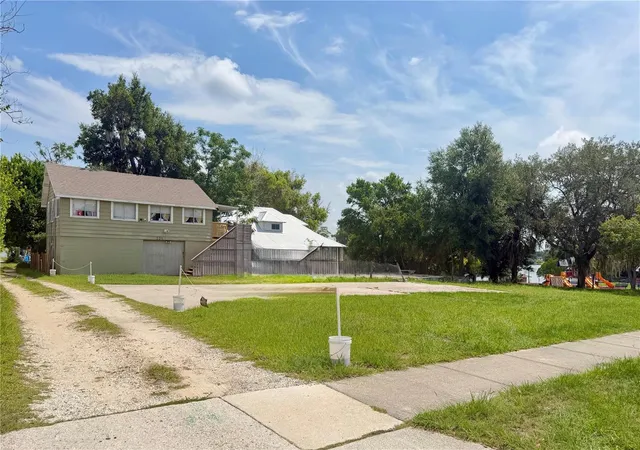 Photo 3 of Single family home for sale at 221 Ave C NE, Winter Haven, FL 33881 | MLS# O6423429 | Listing updated on 2026-07-27