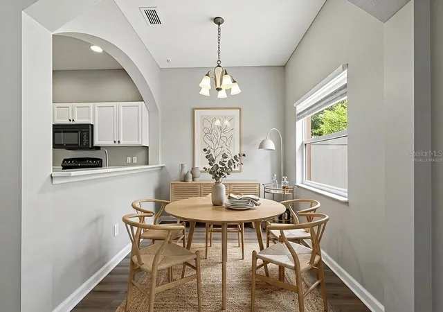 Photo 3 of Townhouse for sale at 901 Pine Pointe Ln, Orlando, FL 32828 | MLS# O6423448 | Listing updated on 2026-09-18