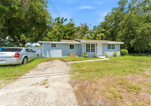 Photo 2 of Sale Pending at 4610 71st Street N, Saint Petersburg, FL 33709 | MLS# TB8527179 | Listing updated on 2026-10-03