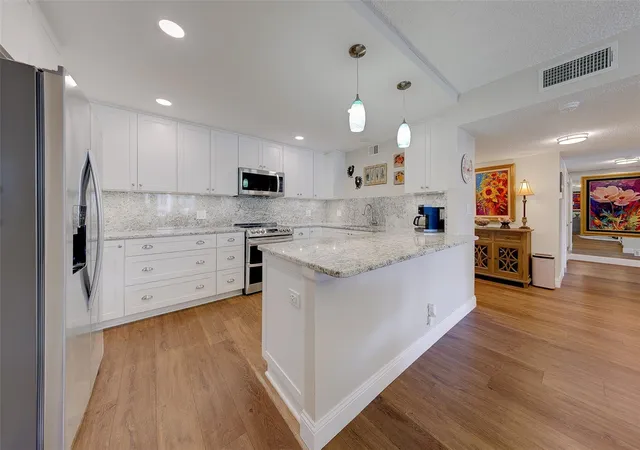 Homes for sale in Clearwater, FL | 1460 Gulf Blvd #305, Clearwater, FL 33767 | MLS# TB8527192