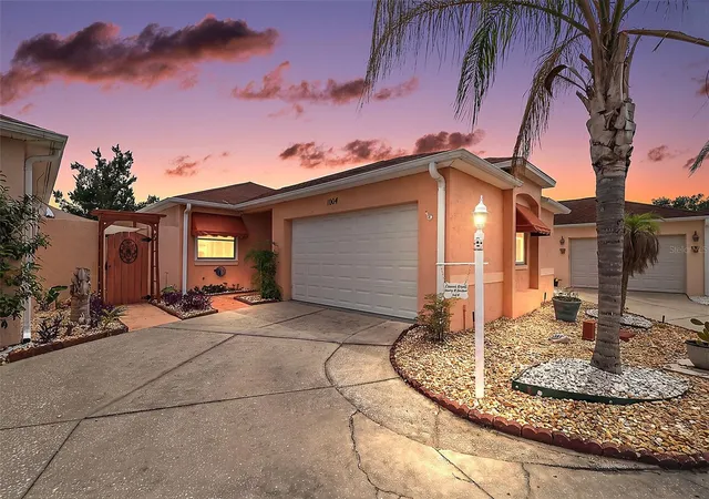 1st image of 1004 Laredo Ln, Lady Lake, FL 32159 | MLS# G5114815