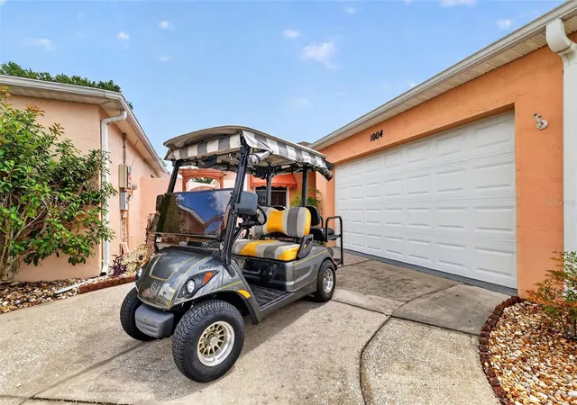 3rd image of 1004 Laredo Ln, Lady Lake, FL 32159 | MLS# G5114815
