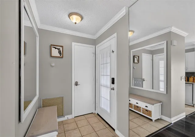 5th image of 1004 Laredo Ln, Lady Lake, FL 32159 | MLS# G5114815