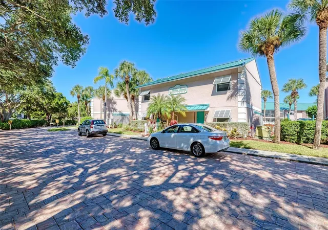 Photo 4 of Condo for sale at 5683 Midnight Pass Rd #105, Sarasota, FL 34242 | MLS# A4699427 | Listing updated on 2026-08-11