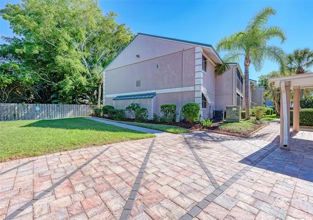 Photo 5 of Condo for sale at 5683 Midnight Pass Rd #105, Sarasota, FL 34242 | MLS# A4699427 | Listing updated on 2026-08-11