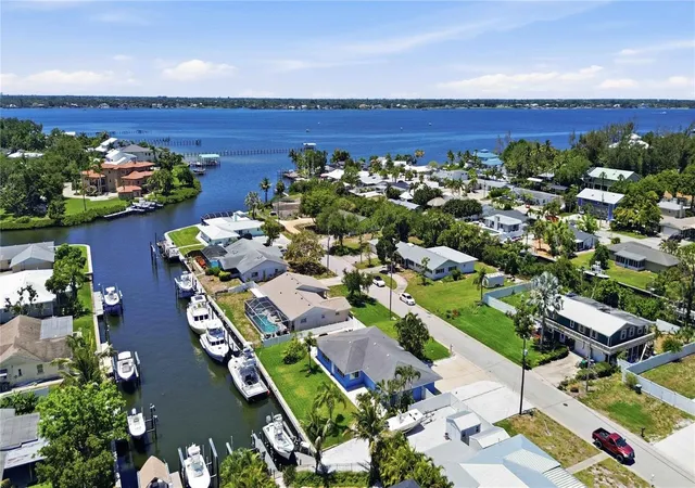 4th image of 908 24Th Ave W, Palmetto, FL 34221 | MLS# A4699429