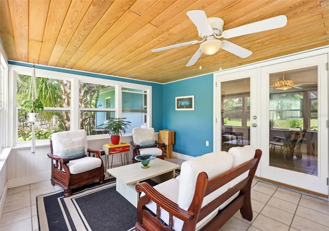 Photo 3 of Single family home for sale at 912 E Arizona Ave, Deland, FL 32724 | MLS# V4950107 | Listing updated on 2026-10-28