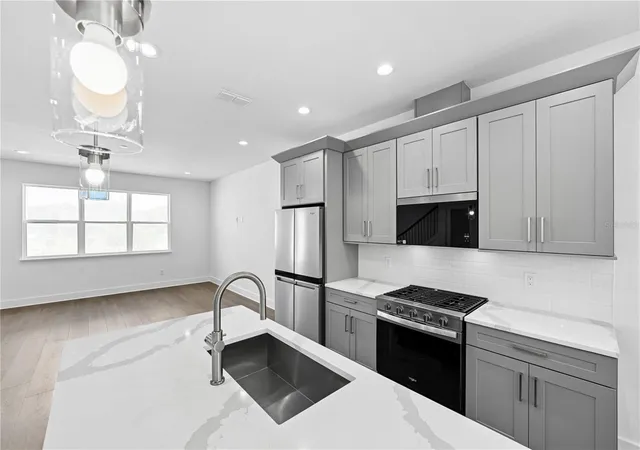 Photo 3 of Sale Pending at 1582 Ridgeback Dr, Apopka, FL 32703 | MLS# O6423494 | Listing updated on 2026-07-28