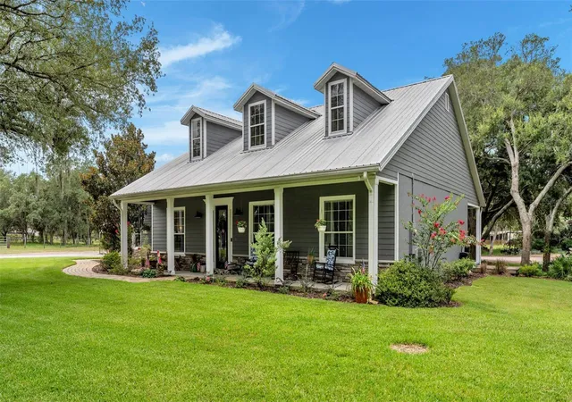 Photo 3 of Single family home for sale at 8044 Lake Hatchineha Rd, Haines City, FL 33844 | MLS# L4963366 | Listing updated on 2026-08-01