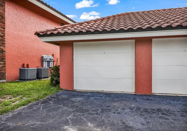 Photo 3 of Condo for sale at 3013 Clark Rd #6, Sarasota, FL 34231 | MLS# C7528185 | Listing updated on 2026-08-22