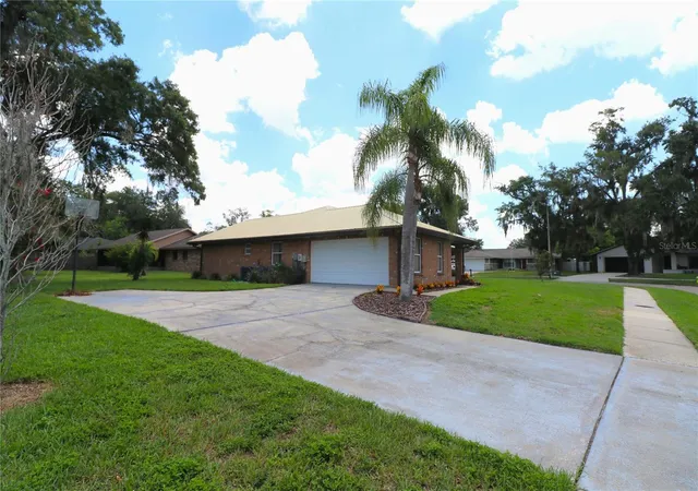 2nd image of 1023 Redbud Cir, Plant City, FL 33563 | MLS# TB8527235
