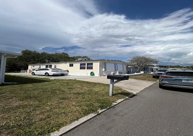 Photo 2 of Manufactured home for sale at 833 Jolanda Cir, Venice, FL 34285 | MLS# TB8527240 | Listing updated on 2026-08-25