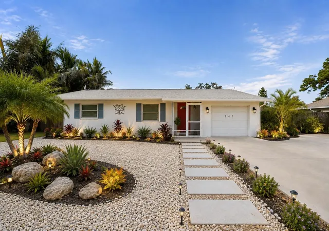 Photo 2 of Sale Pending at 847 S Venice Blvd, Venice, FL 34293 | MLS# N6144967 | Listing updated on 2026-08-31
