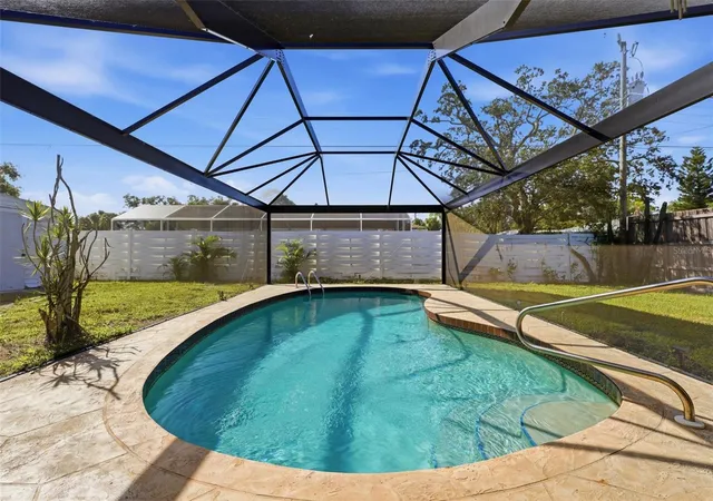 Photo 3 of Sale Pending at 847 S Venice Blvd, Venice, FL 34293 | MLS# N6144967 | Listing updated on 2026-08-31