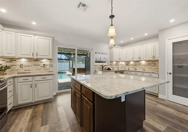 Photo 4 of Sale Pending at 847 S Venice Blvd, Venice, FL 34293 | MLS# N6144967 | Listing updated on 2026-08-31