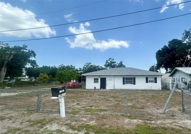 2nd image of 2628 45th Ave W, Bradenton, FL 34207 | MLS# A4699451